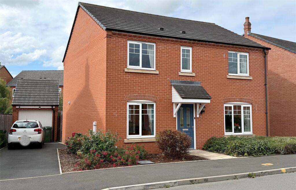4-bed detached on Groves Way, Hartlebury, Kidderminster, Worcestershire, £480,000
