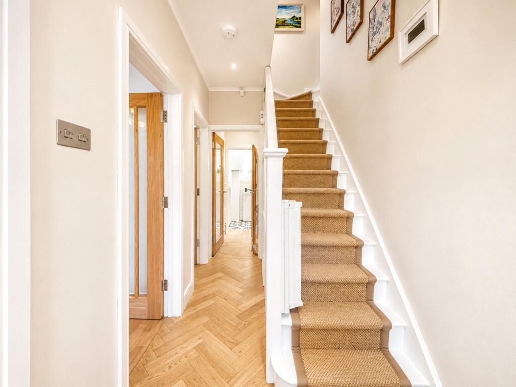 House in London, Well Hall - More