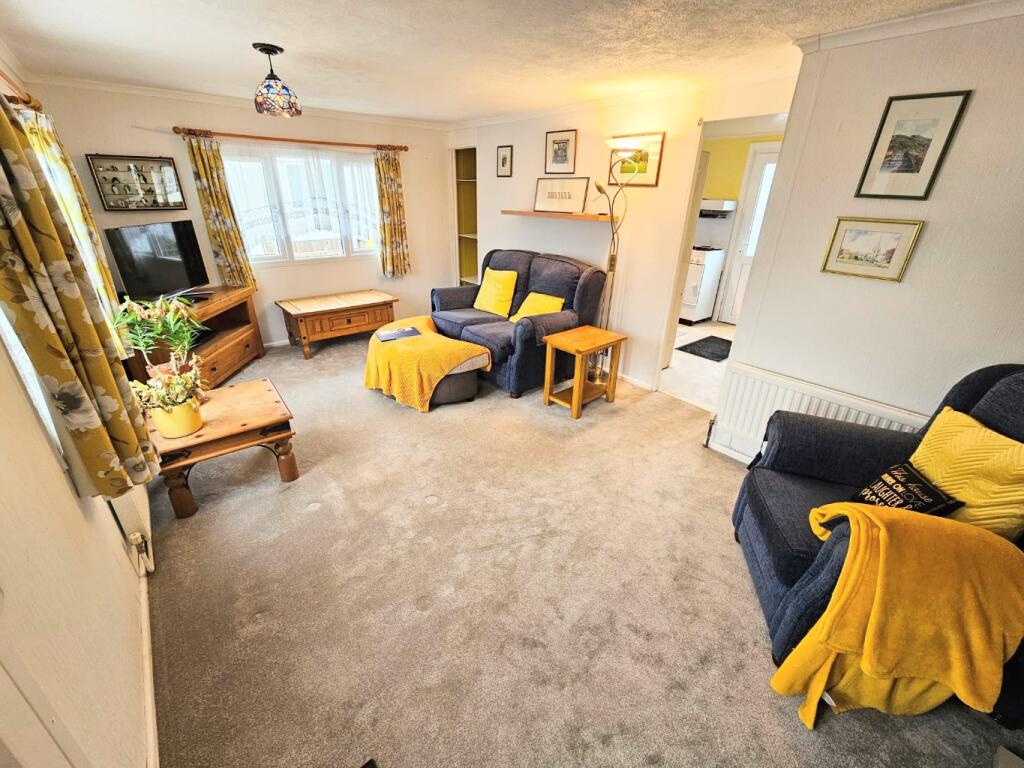 The Close, The Dome Village, Hockley, Essex photo 2