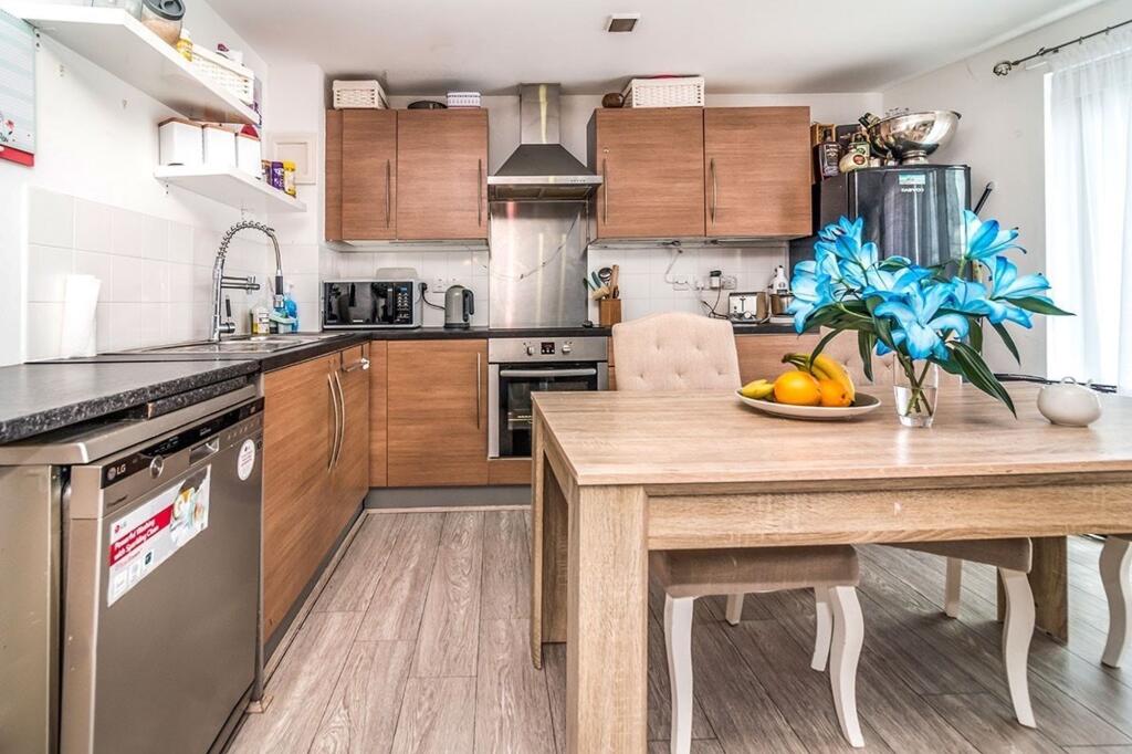 Apartment in Salford, Greater Manchester - View 5
