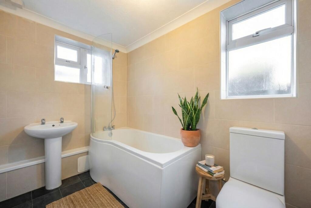 House in Wokingham, Emmbrook - View 5