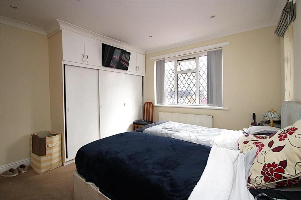 Molesey Road, Hersham, Walton-On-Thames – další