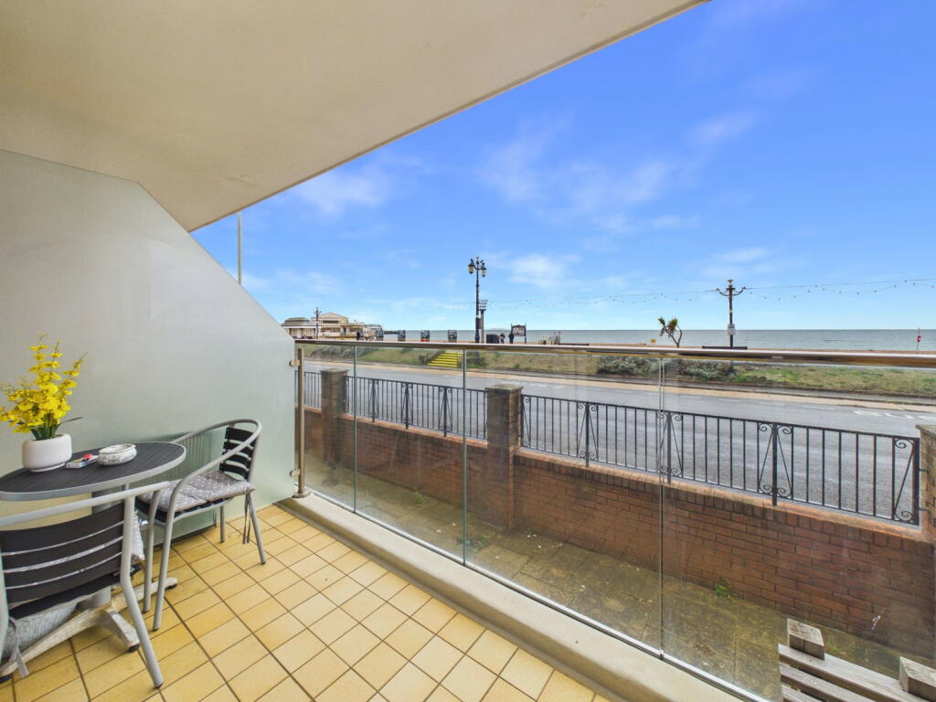 Apartment in Worthing, West Sussex - View 2