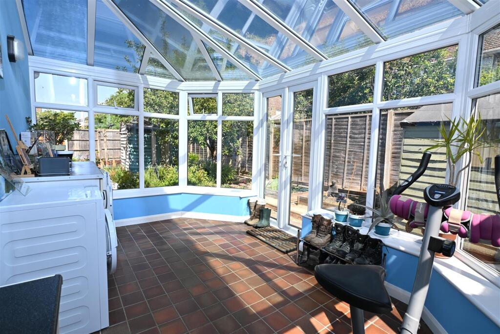 House in Basingstoke and Deane, Winklebury - More