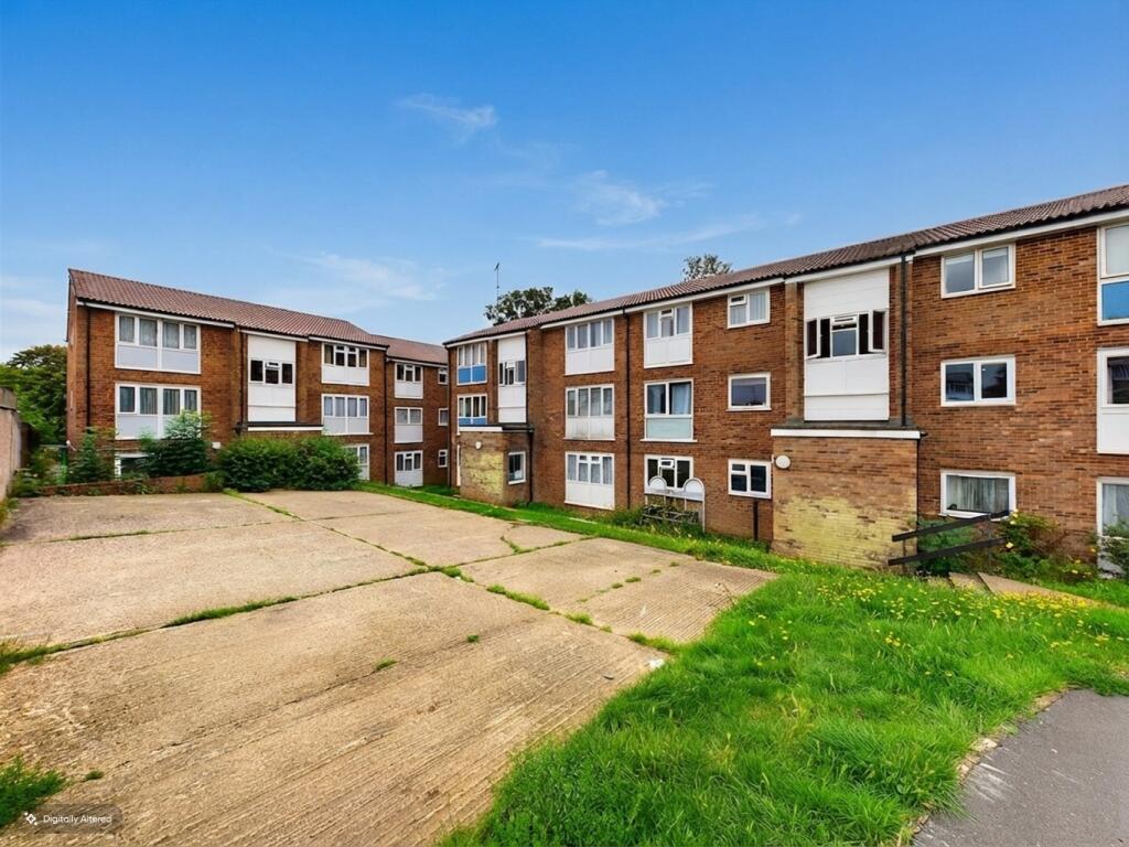 Main image of property: Kimpton Close, Hemel Hempstead, Hertfordshire, HP2 7PW