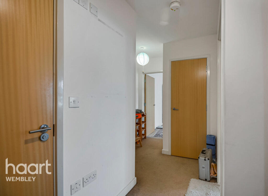 2-bed apartment on Kensal Green, £240,000