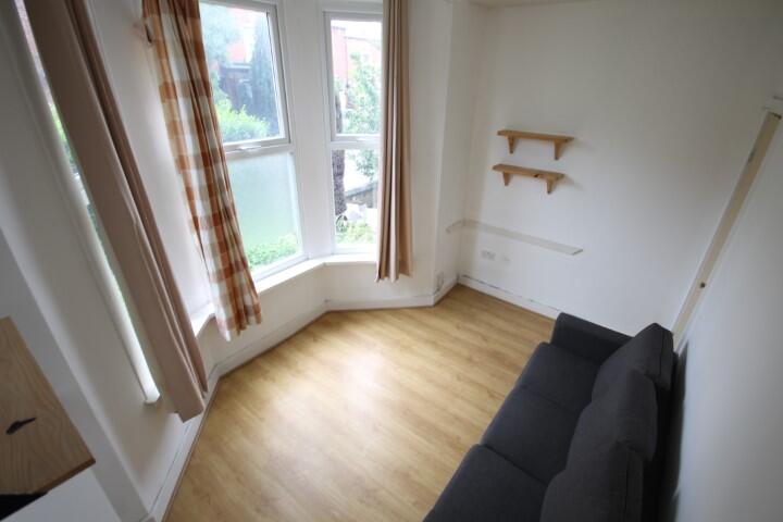 6 bedroom terraced house for rent