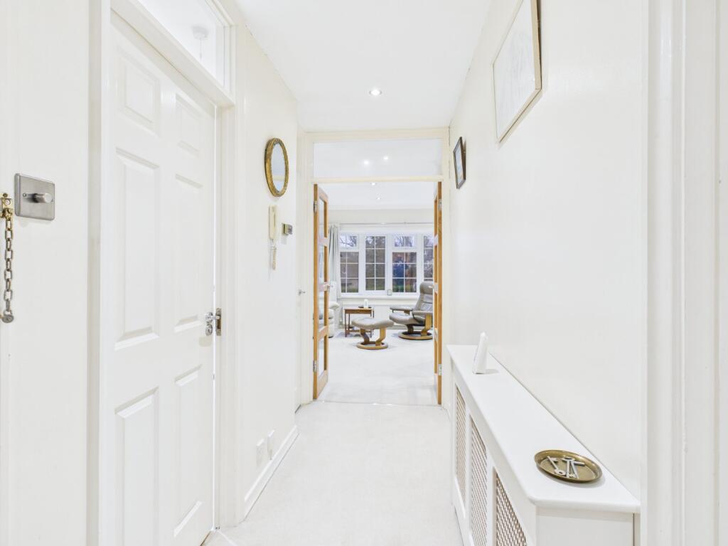 Apartment in Hemel Hempstead, Amersham - View 3
