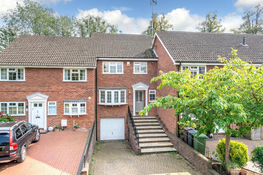 3-bed terraced on Camlet Way, St. Albans, £825,000