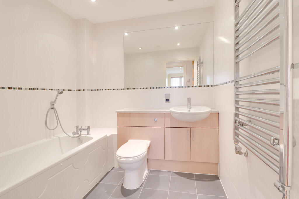 Apartment in Redhill - More