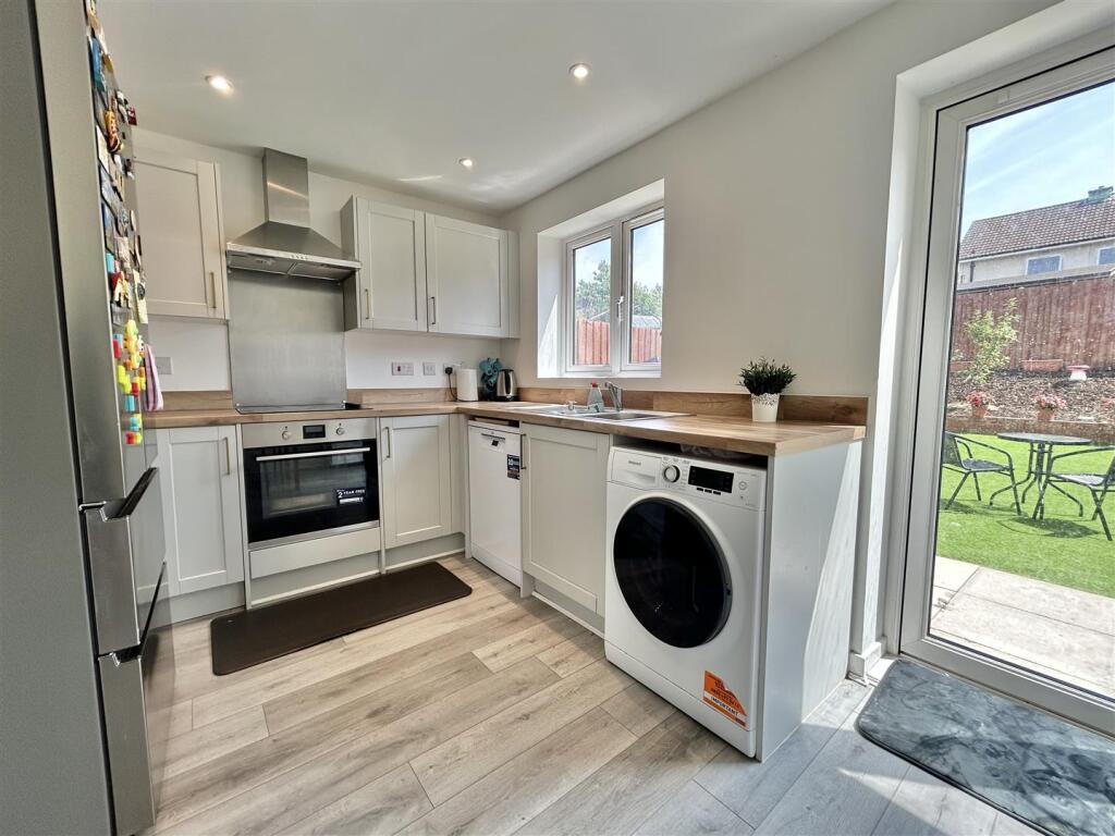 Knovill Close, Lawrence Weston photo 4