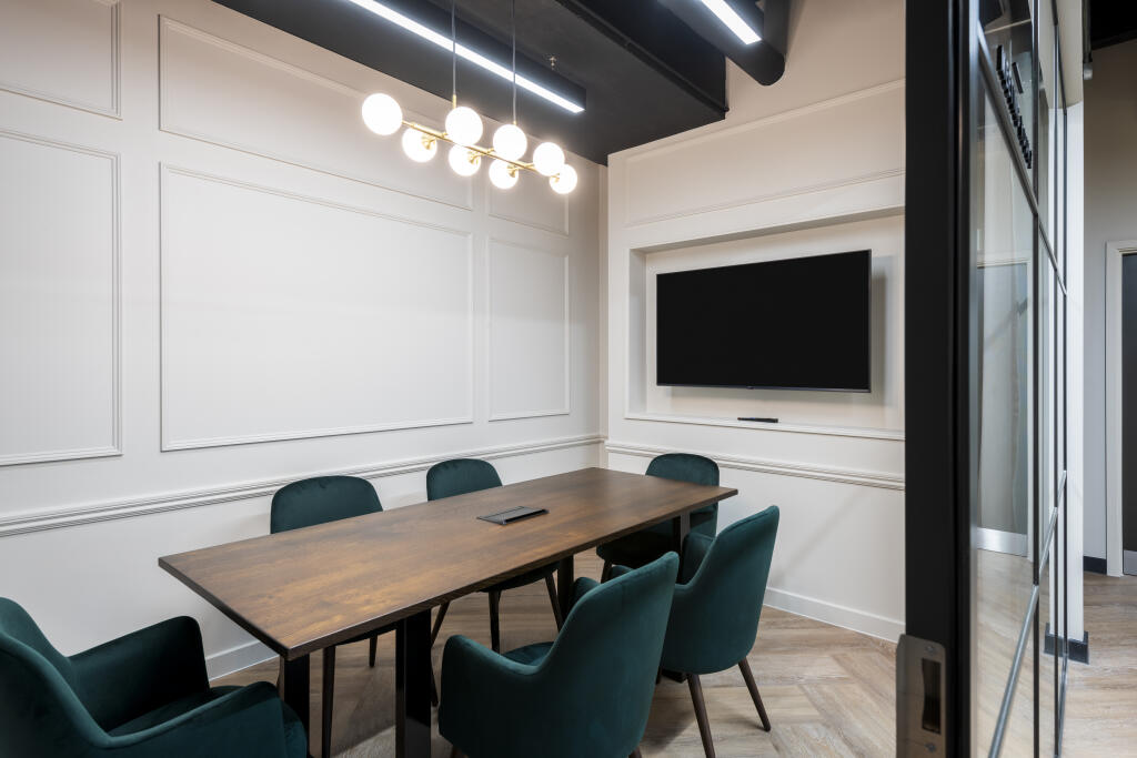 6 Person Meeting Room