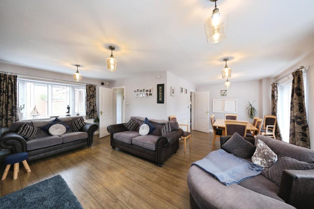 House in Mansfield, Nottinghamshire - More