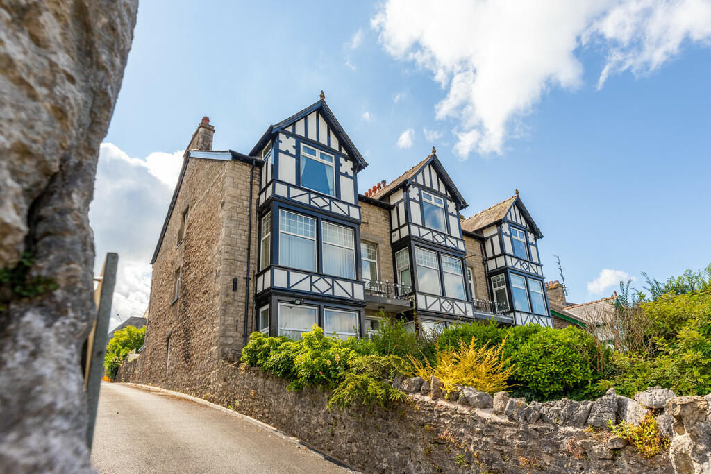 2-bed flat on Flat 2 Broadlands, 12 Church Hill, Arnside, CumbriaLA5 0DF, £195,000