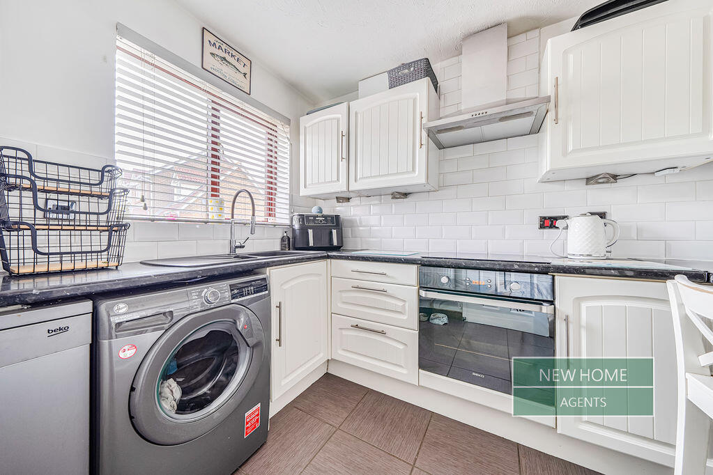 House in Southend-on-Sea, Essex - More
