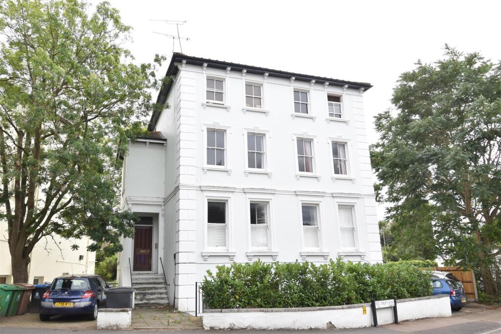 Studio flat on St. James Road, Surbiton, £225,000