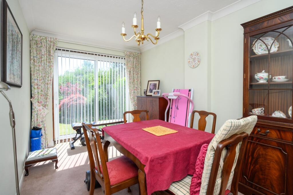 Conyers Close, Hersham Village, KT12 – pohled 5