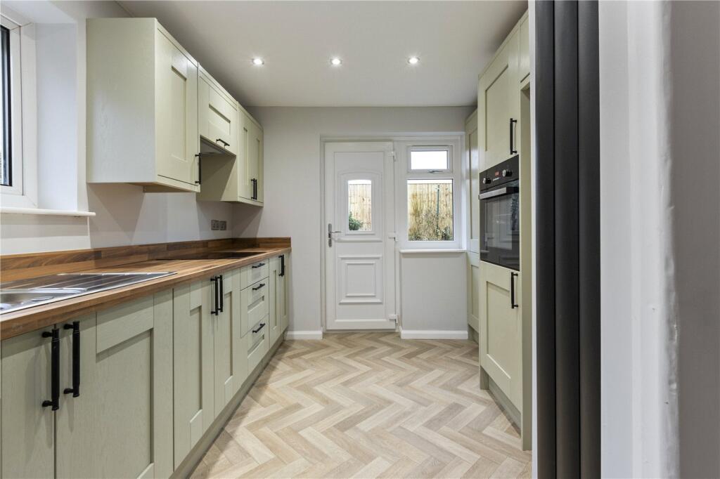 Emfield Road, Scartho, Grimsby, DN33 photo 4