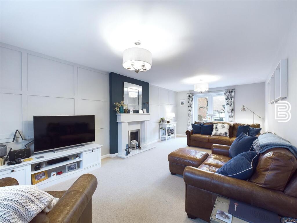 Crackthorne Drive, Coton Park, Rugby photo 3