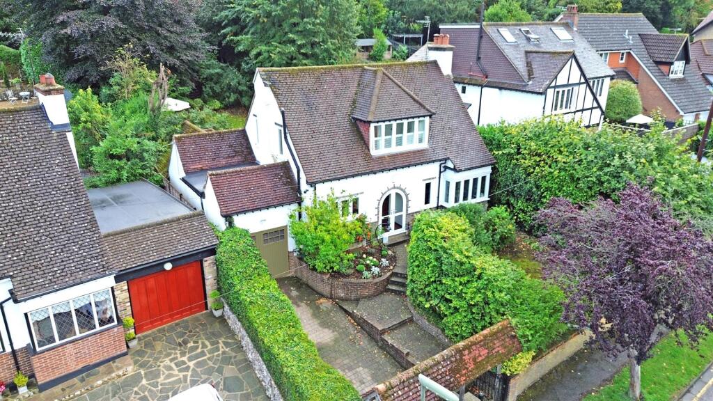 4-bed detached on Lackford Road, Chipstead, Coulsdon, £900,000