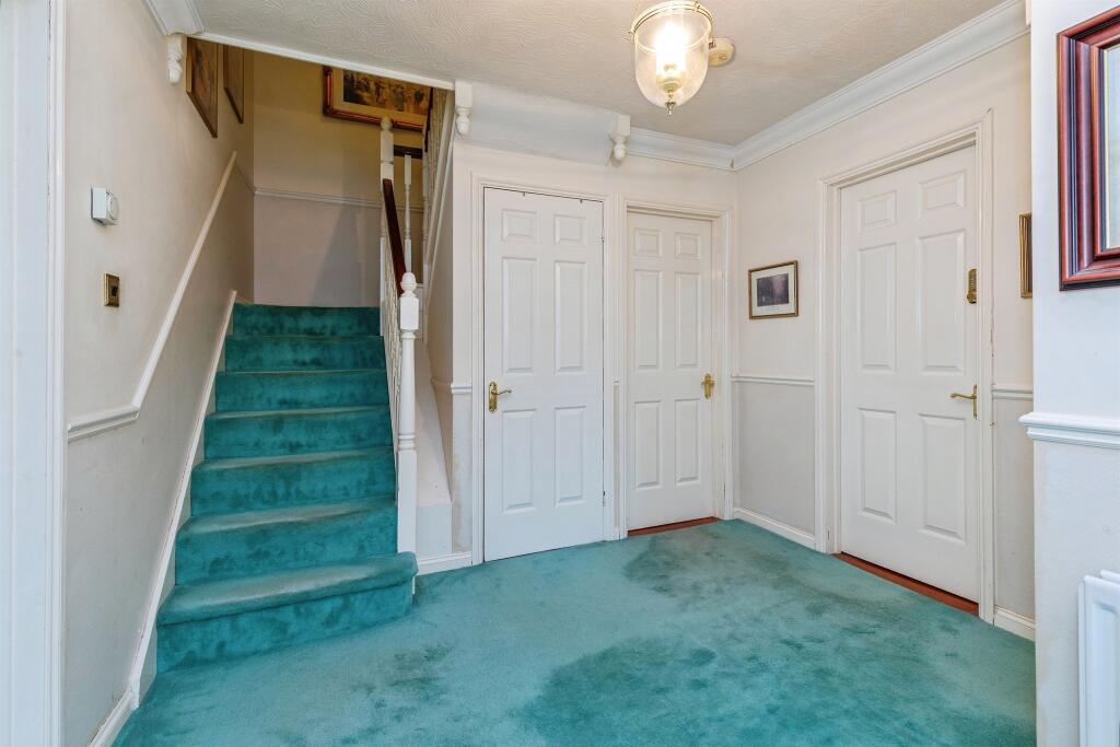 Lamplighters Close, Hempstead, Gillingham photo 4