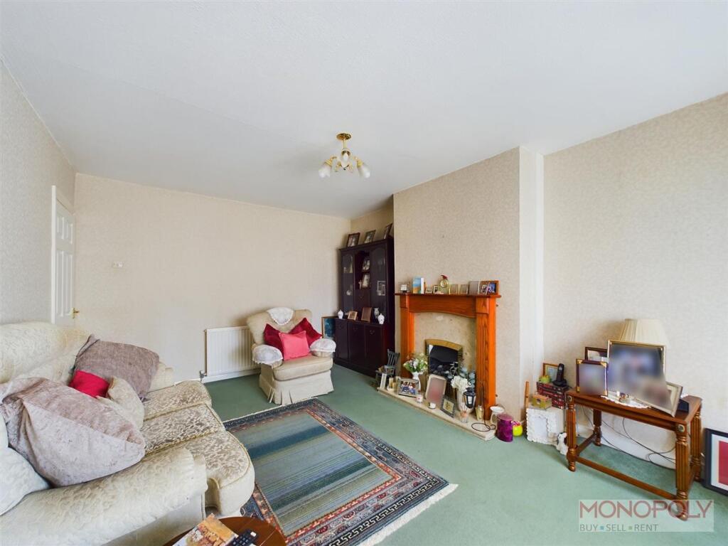 Redland Close, Gresford, LL12 photo 3