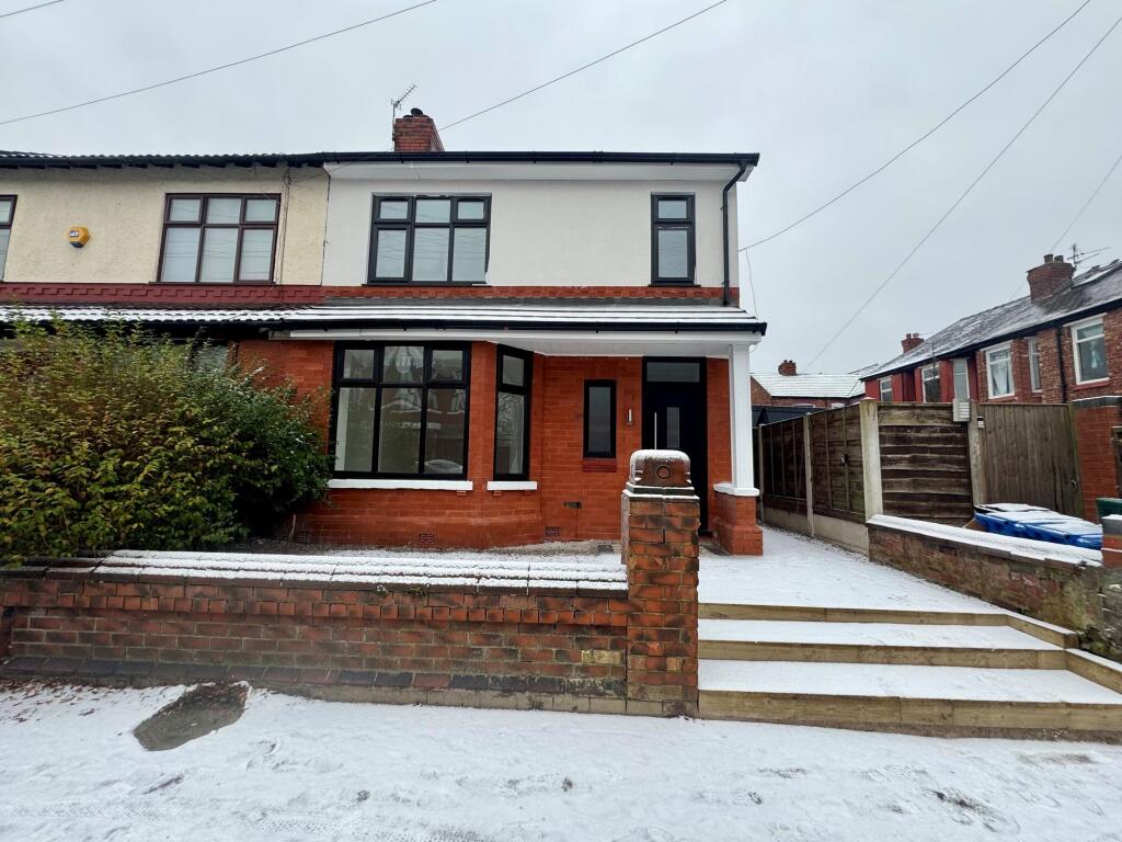 Woodstock Avenue, Stockport, SK5 photo 2