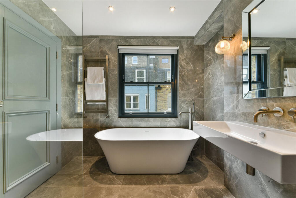 Leinster Mews, London, W2 3 - More