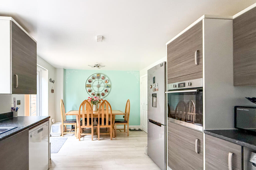House in Polegate, Bluebells - View 4