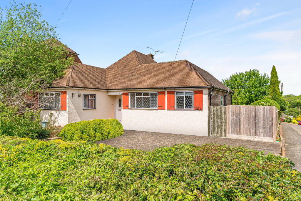 3-bed detached on Carew Close, Coulsdon, CR5 1QS, £595,000