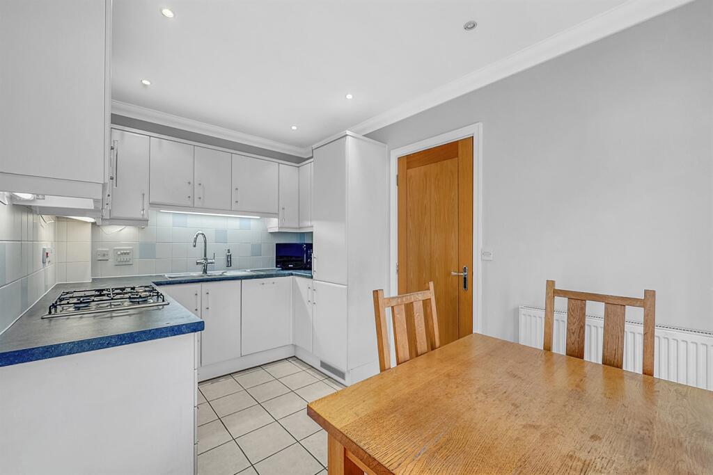 4 bedroom End Terrace Town House in Chichester - View 5
