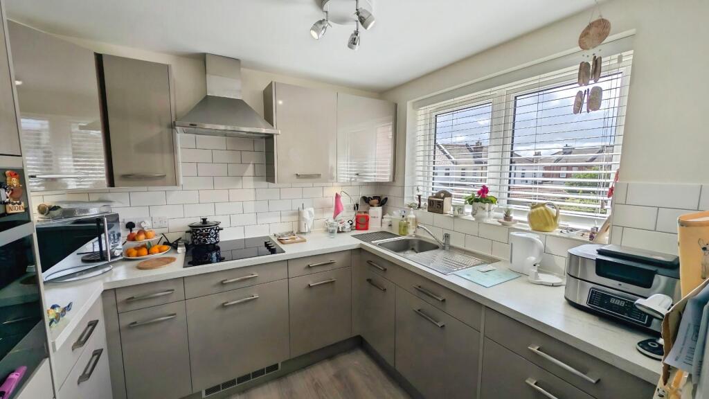 Maywood Crescent, Fishponds, Bristol photo 2