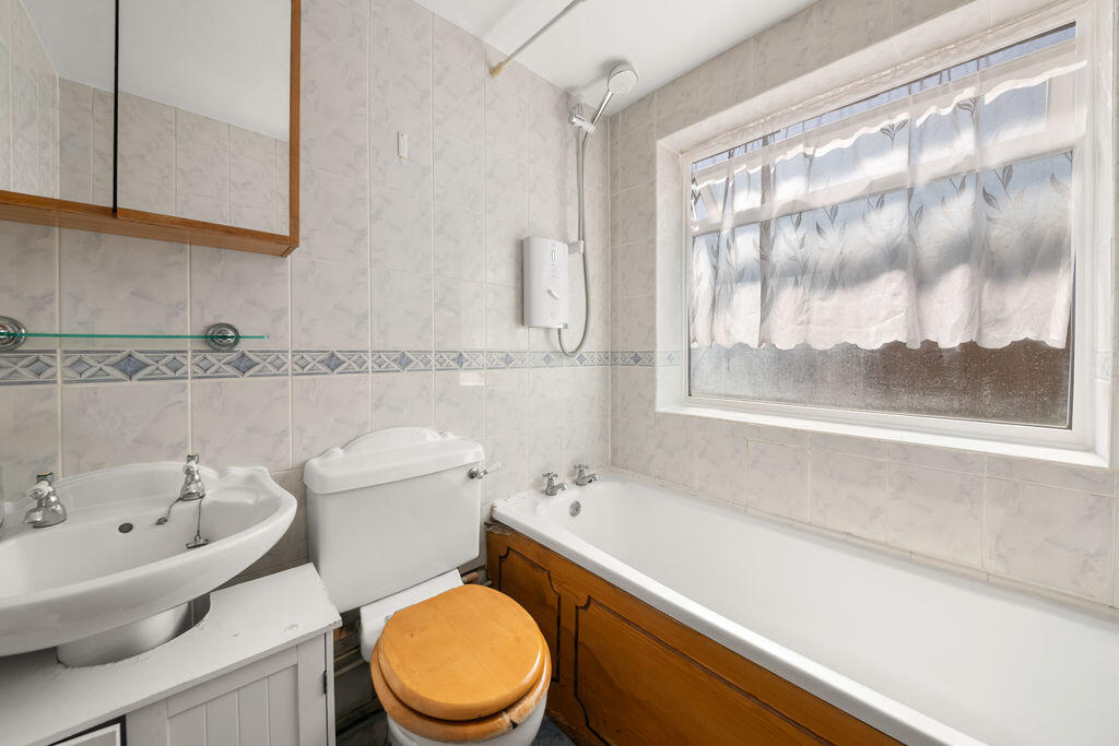 Apartment in Southall - More