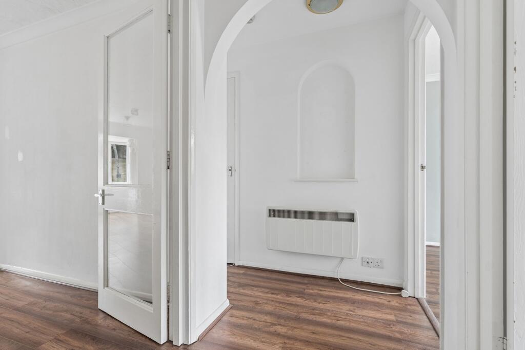 Apartment in Watford - View 5