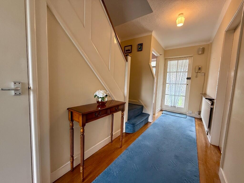 Half Moon Crescent, Oadby,  Leicester, LE2 photo 4