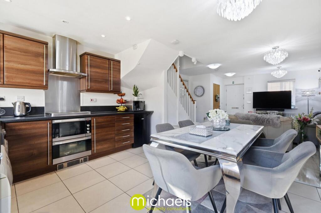 House in Colchester, Myland, Mile End - More