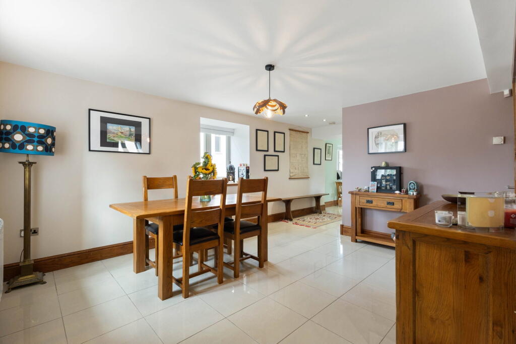 House in Wakefield - View 5