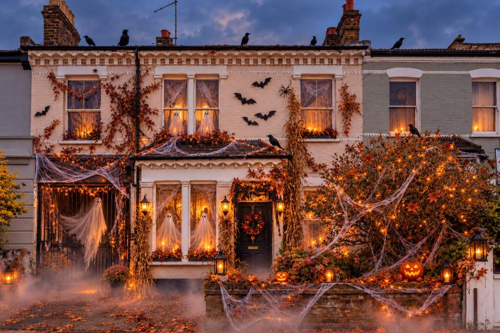 Main image of property: Ravenswood Road, London, SW12