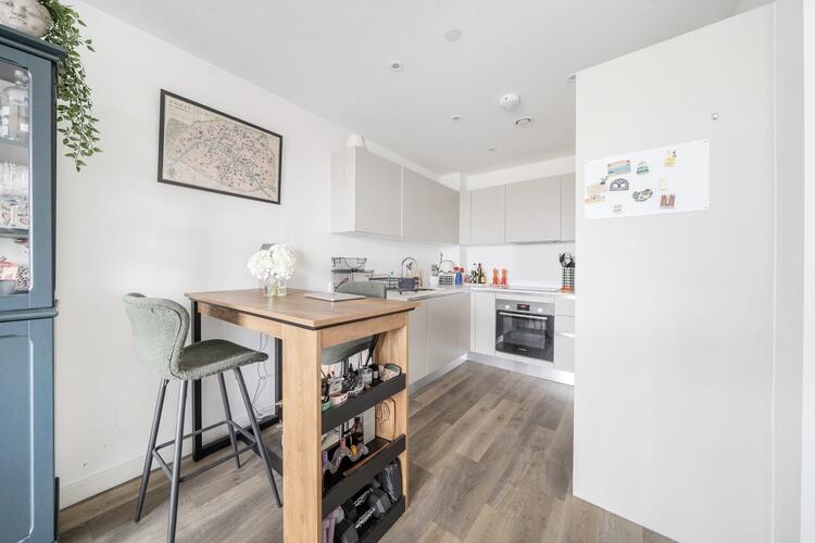 Apartment in London - View 5