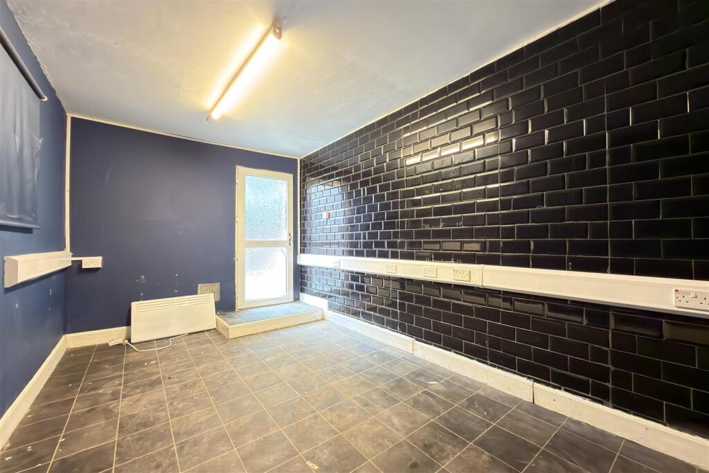 Southfields Drive, Leicester photo 4