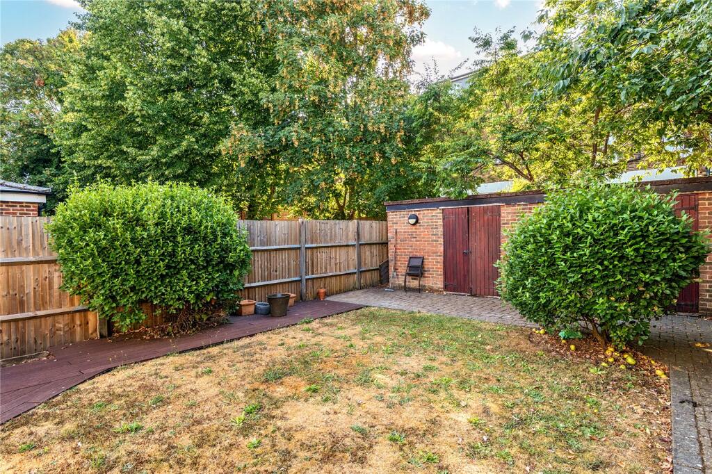 Apartment in Guildford, Surrey - More