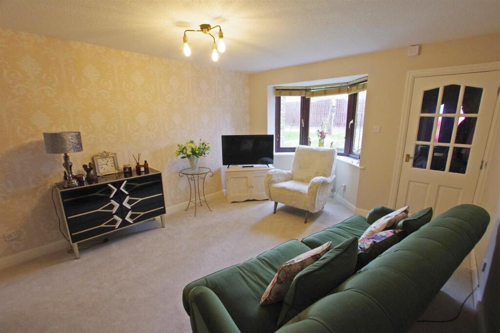 Dene Royd Close, Stainland photo 2