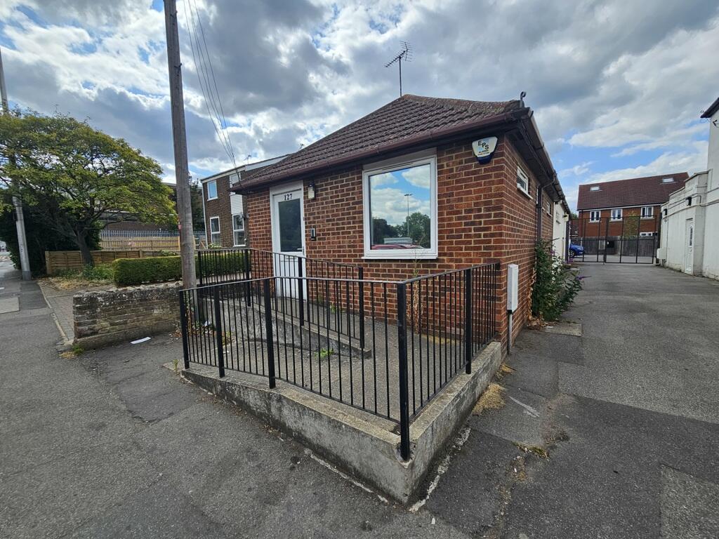 Main image of property: 127 Station Road, Rainham, Gillingham, Kent, ME8 7SP
