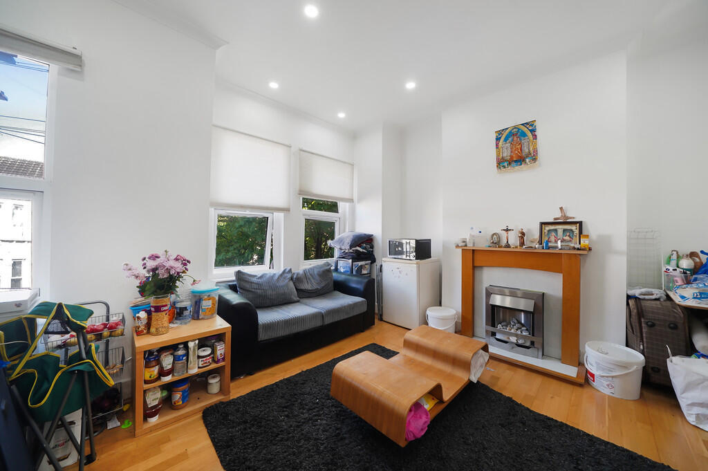 2-bed flat on Windsor Road, Willesden, £414,999