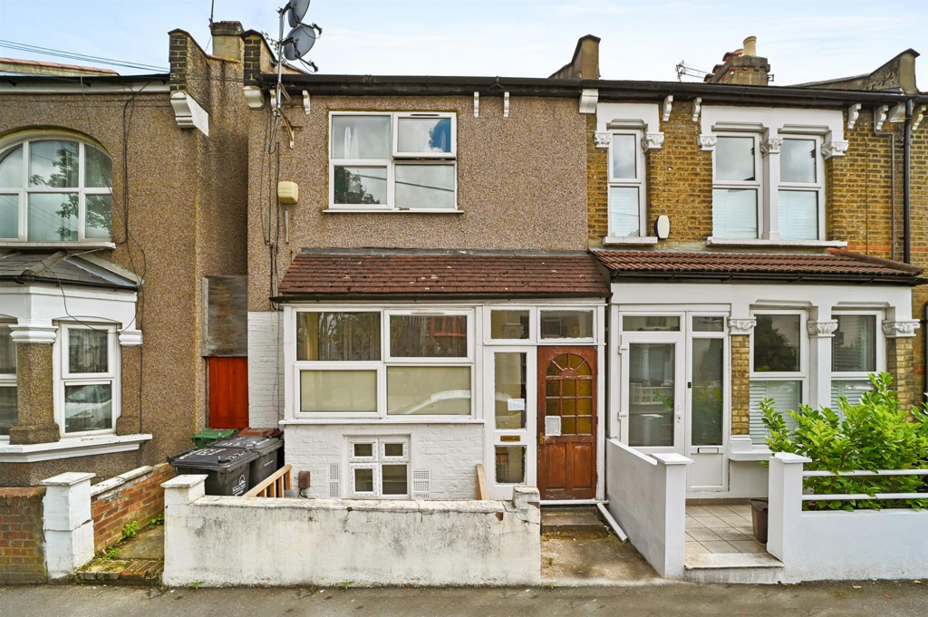 1-bed flat on Norman Road, London, E11, £400,000