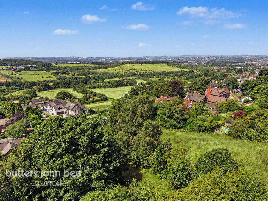 House in Stoke-on-Trent - More