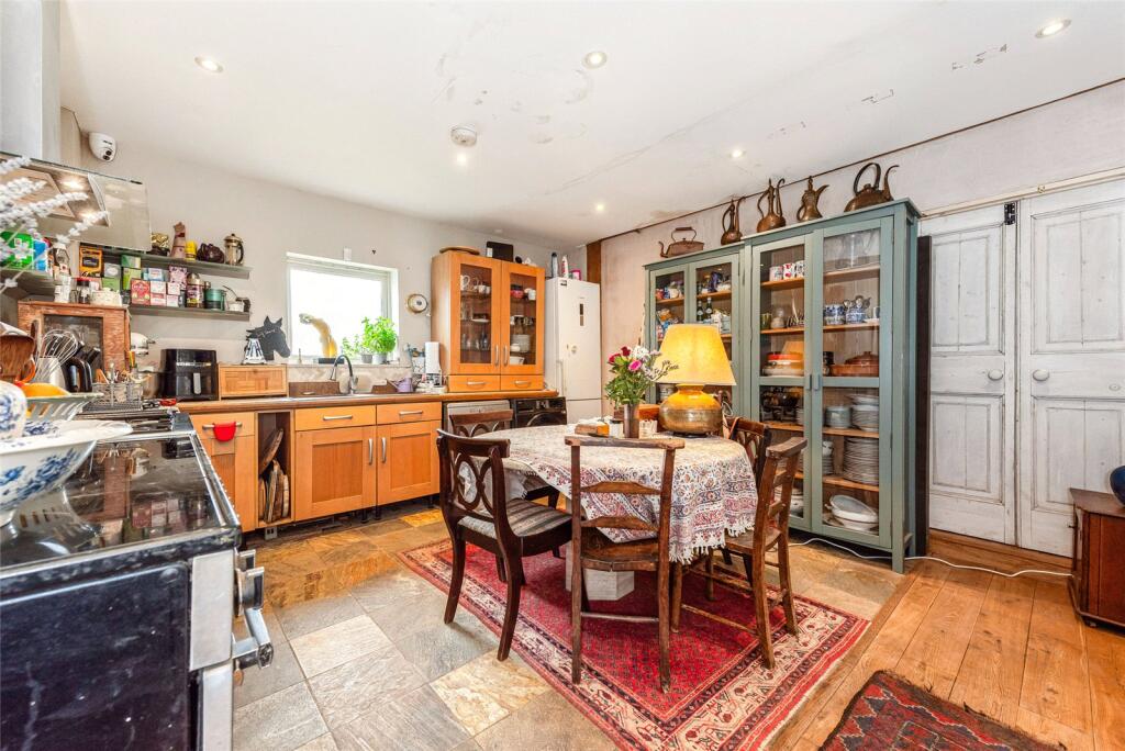 House in Chichester, Westbourne - More
