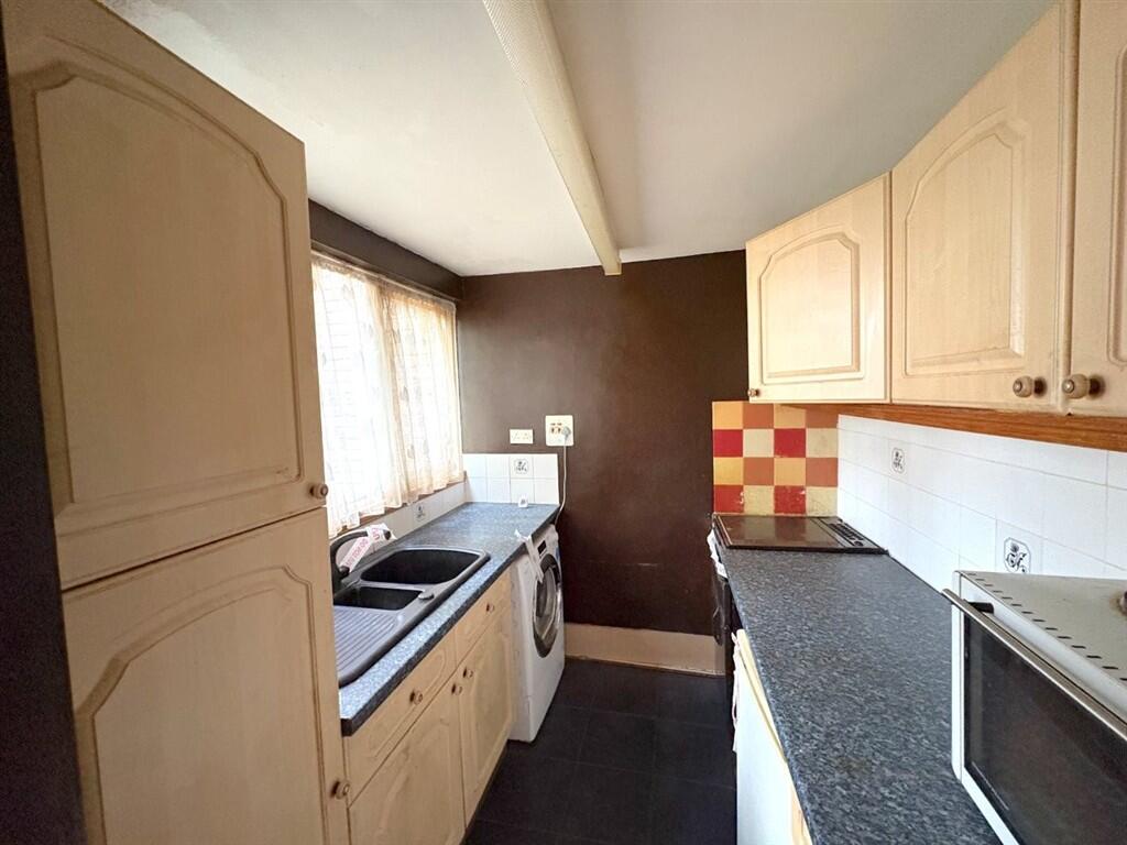 Fettes Road, CRANLEIGH photo 5