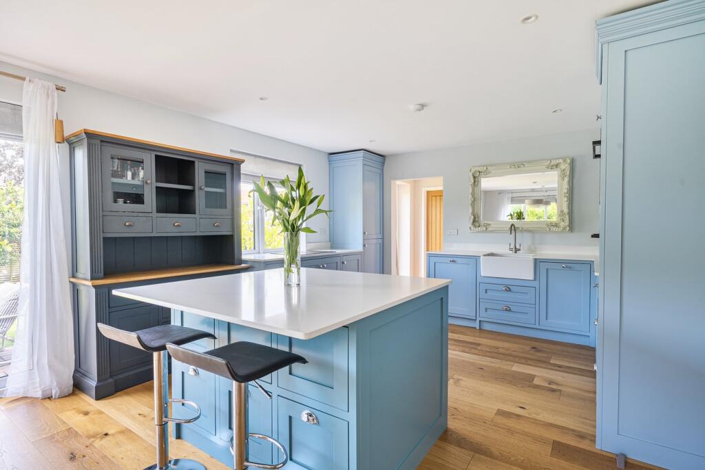 Southlands, Pennington, Lymington, SO41 - View 4