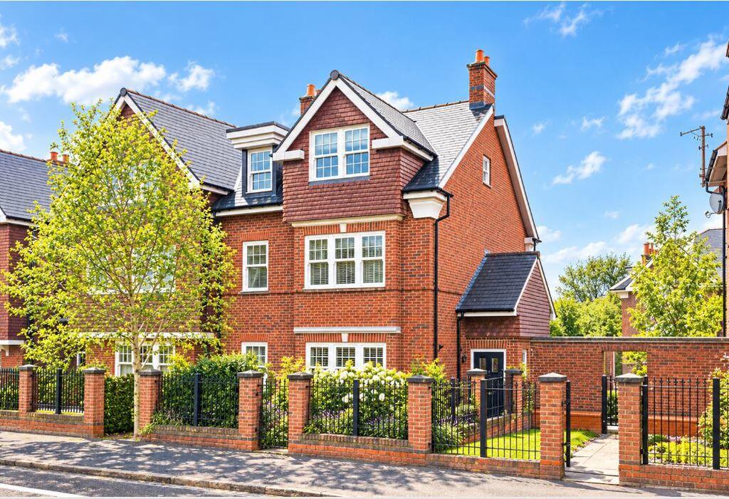 Main image of property: Bunns Lane, London, NW7